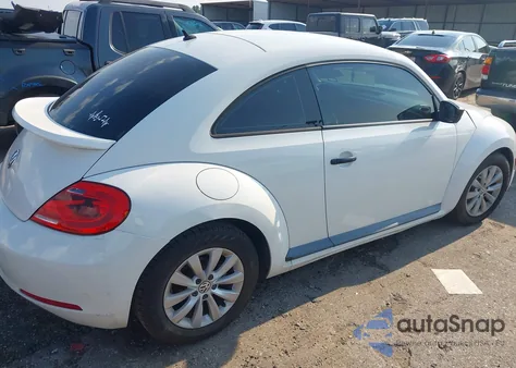 2014 Volkswagen Beetle 2.5L Entry z USA, uszkodzony, nr VIN 3VWFP7AT6EM601289